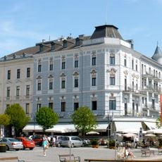 Hotel Schwan, Rotmarmorportal