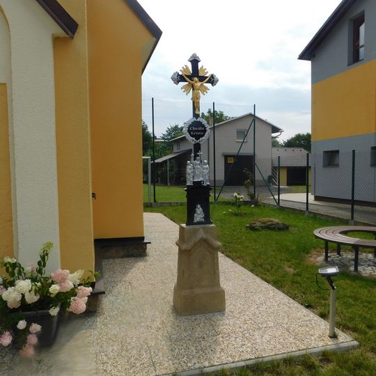 Kříž u kaple v Horních Rápoticích