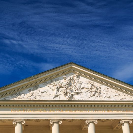 Reliéf nad portálem zámku Kačina