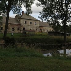 Zemědělský dvůr čp. 323 a 349