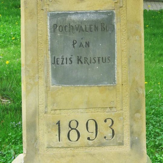 Kříž na rozcestí v Mnetěši