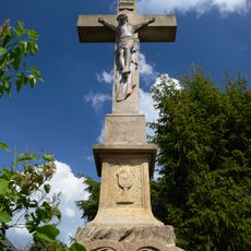 Kříž v Jedlí ve středu obce