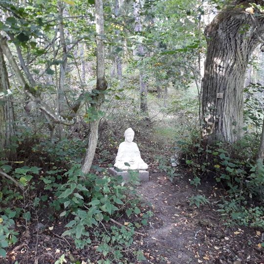 Socha Buddhy severně od Rabštejna nad Střelou