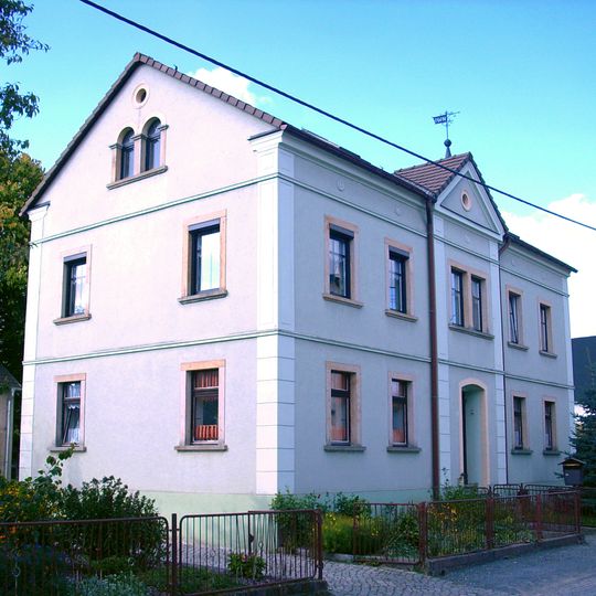 Wohnhaus in offener Bebauung Schulstraße 54