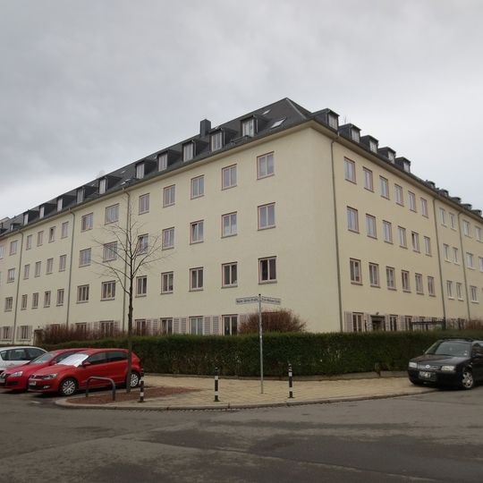 Mehrfamilienhaus mit Vorgarten Walter-Oertel-Straße 50a