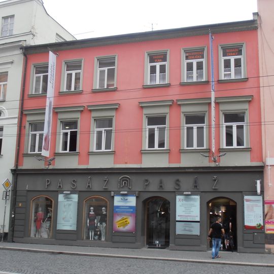 Dolní náměstí 18