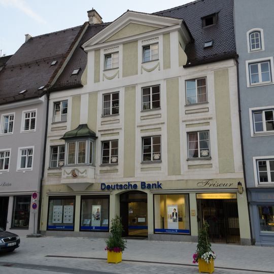 Ehemaliger Gasthof, dann kgl. Rentamt, jetzt Wohn- und Geschäftshaus