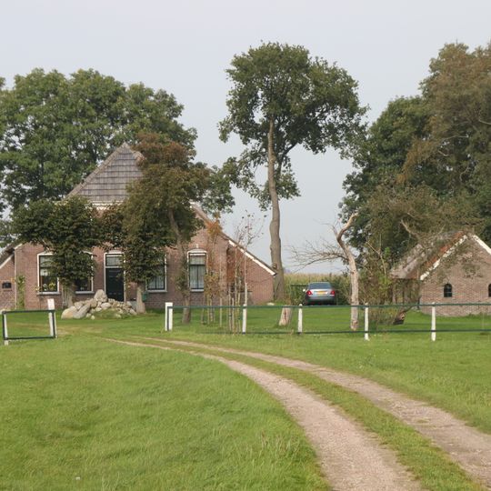 Hallenhuisboerderij in streekgebonden ambachtelijk-traditionele stijl