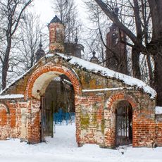 Ограда с воротами (Зарубино)