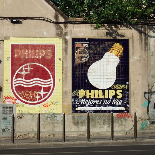 Paneles cerámicos publicitarios de Philips