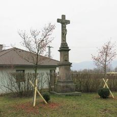 Socha Ježíše na kříži ve Vrskmani