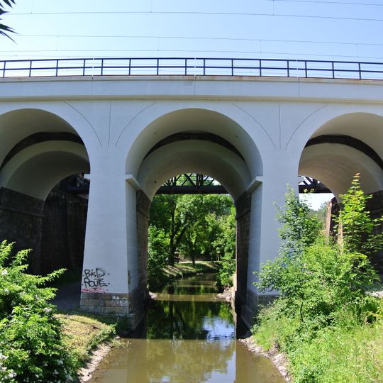 Most trati Praha - Kolín u Hořejšího rybníka