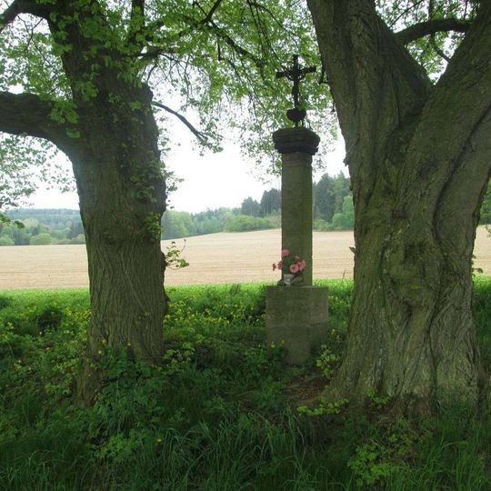 Kříž jižně od Petrovic