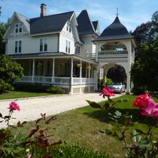 House at 207 Carpenter Avenue