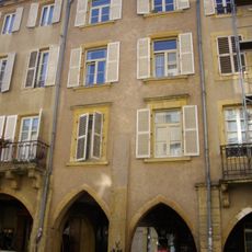 Maisons, 5, 7 place Saint-Louis