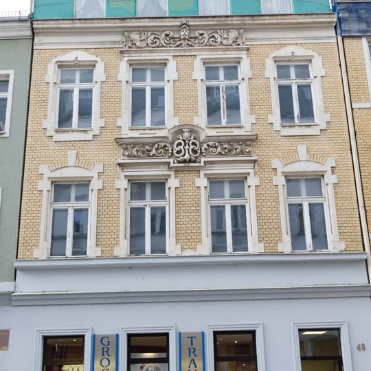 Wohn- und Geschäftshaus in geschlossener Bebauung Hauptstraße 40