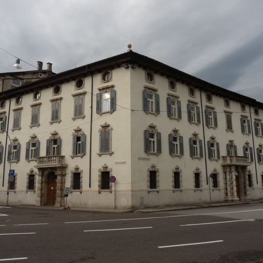 Palazzo Trautmannsdorf-Saracini