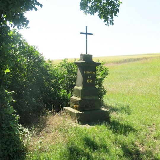 Kříž v lipové aleji z Rovného na Říp