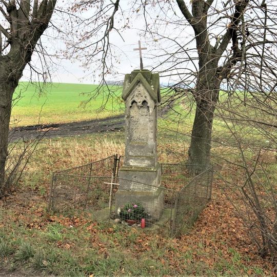 Kříž u silnice z Rejšic do Luštěnic