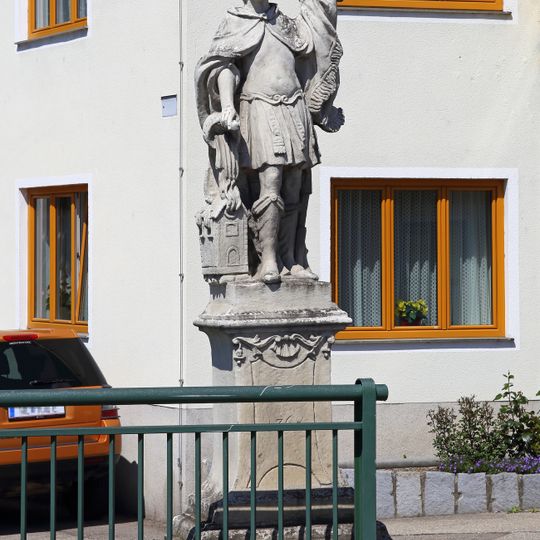 Schöngrabern Statue Florian von Lorch