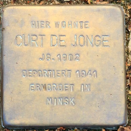 Stolperstein en memoria de Curt de Jonge
