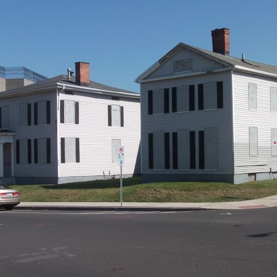 House at 140 and 144 Retreat Avenue