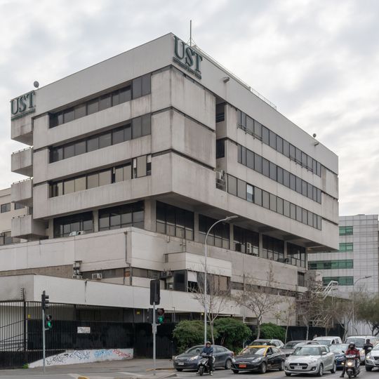 Universidad Santo Tomás