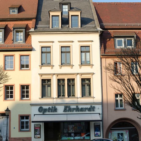Wohnhaus in geschlossener Bebauung und Hinterhaus Markt 14