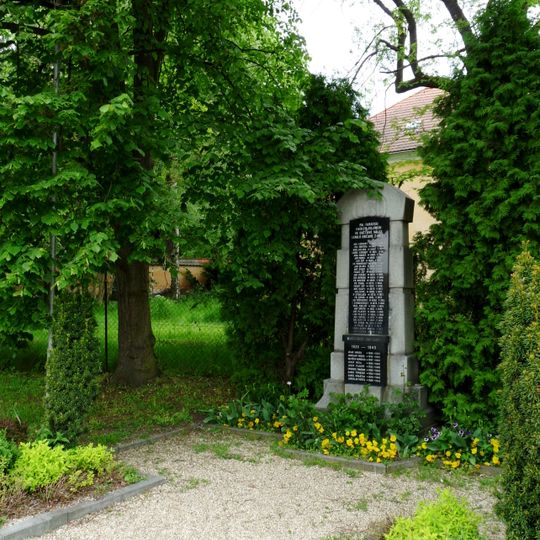 Pomník padlým v Měšicích