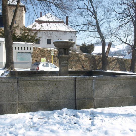 Kašna v Dešenicích