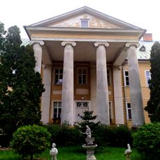 Kaštieľ a park, kaštieľ