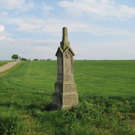 Sokl kříže u silnice Chotětov - Hřivno