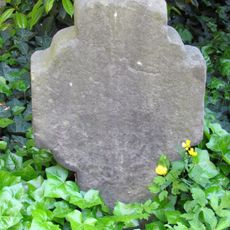 Grabkreuz am Brunnen 110