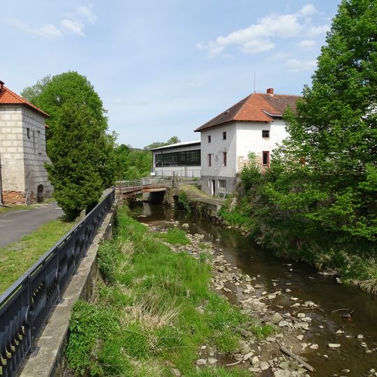 Most přes Mastník od zámku k továrně čp. 21 v Kosově Hoře