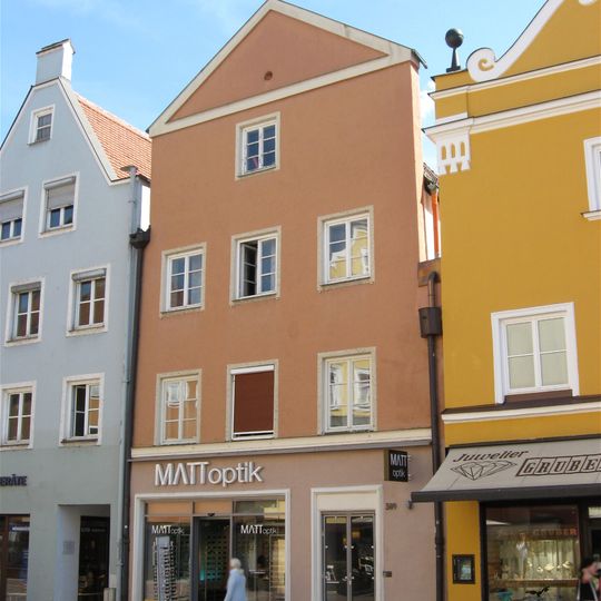 Wohn- und Geschäftshaus