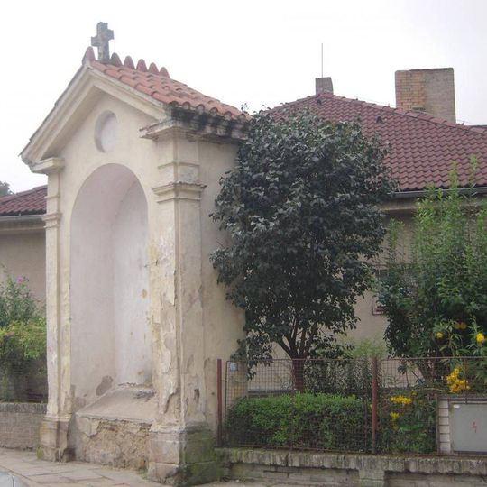 Šternberská kaple poutní cesty Via Sancta ve středu Dřevčic