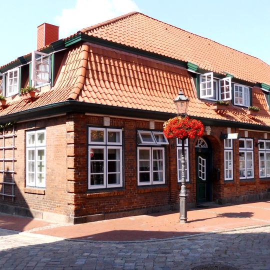 Wohn- und Geschäftshaus