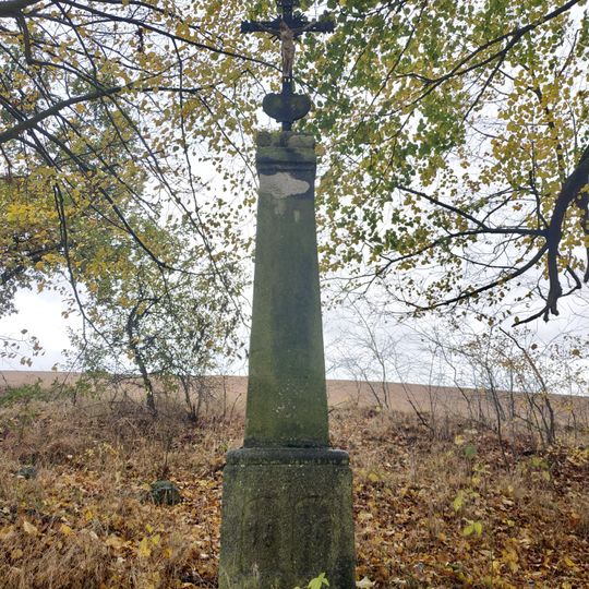 Kříž jižně od Vrčně