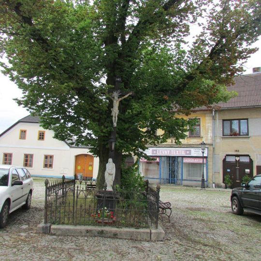 Kříž na Riegrově náměstí v Počátkách