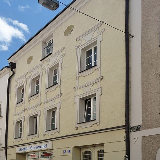 Wohn- und Geschäftshaus