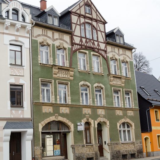 Mietshaus in halboffener Bebauung Neumarkt 11