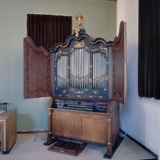 Hervormde kerk, beschermd vanwege het eenklaviers kabinetorgel