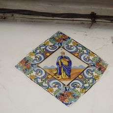 Panel cerámico de San Pedro en calle Miguel Martí Raga