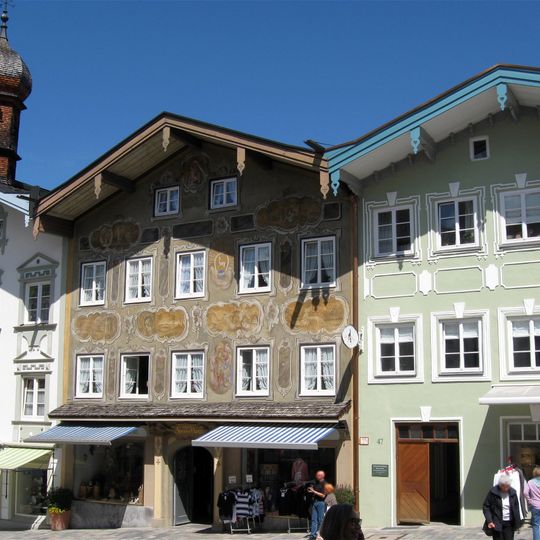 Wohn- und Geschäftshaus