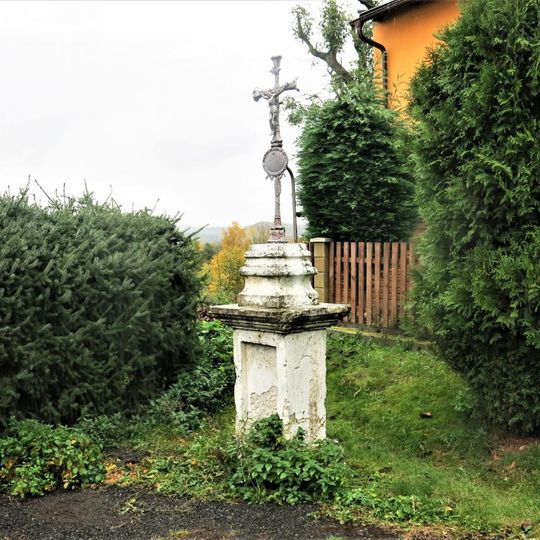 Kříž u domu 58 v Předních Nezlech