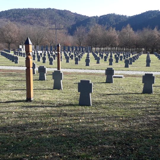 Kriegsgräberstätte und Friedenspark