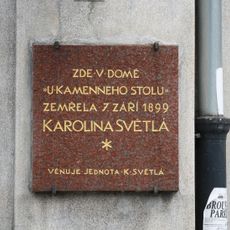 Pamětní deska Karolíně Světlé na Karlově náměstí v Praze