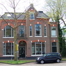 Woonhuis in overgangsstijl
