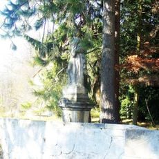 Socha svaté Barbory u kostela v Krásné Lípě