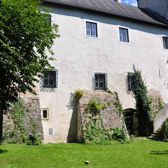 Forsthaus, Vorburg der ehem. Burg